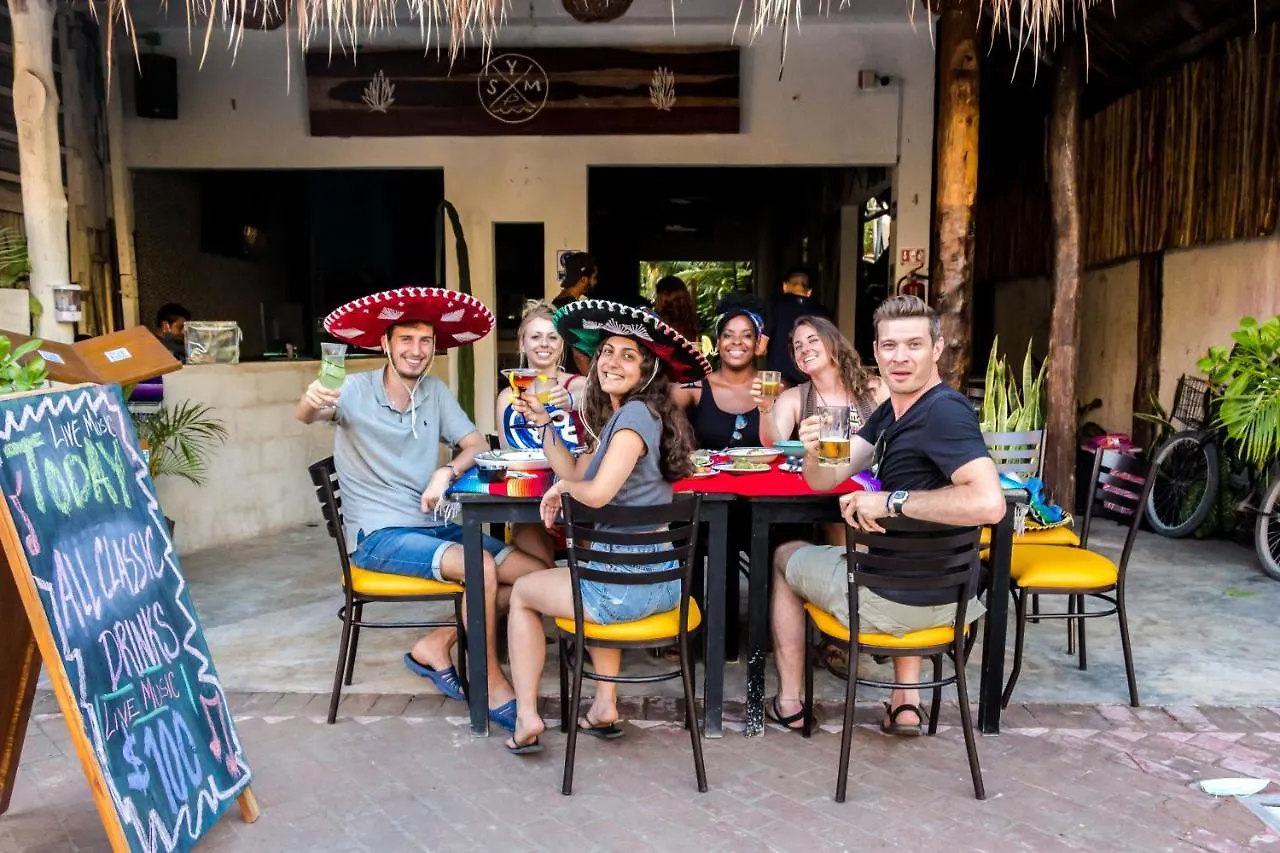 Oostel Smart Hostel - Tulum Playa Bed & Breakfast